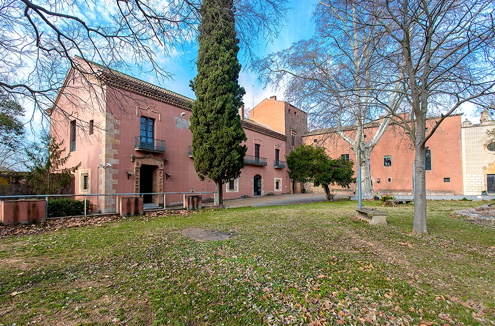 Outside garden in the Mogoda Castle
